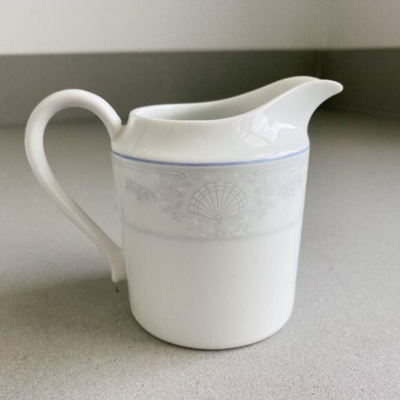 Vintage Mikasa South Hampton Seashell Floral Contemporary Glossy Creamer 4" Tall - Picture 1 of 5